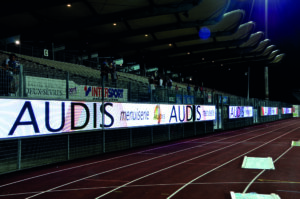 Écran exterieur Sport de la gamme ARENA en tour de stade pour le club de football des Chamois Niortais.