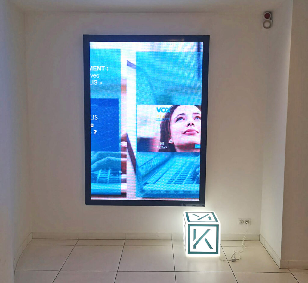 écran LED Interieur d'accueil chez Kerialis